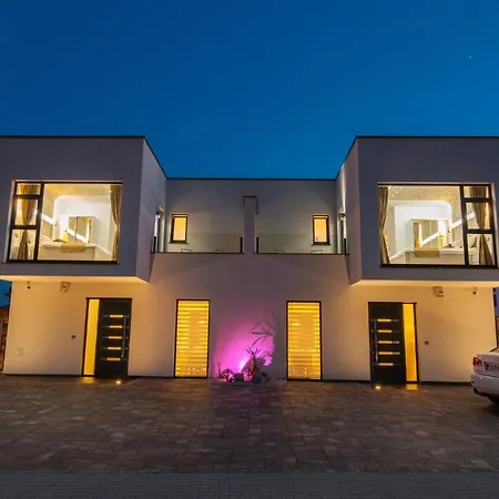 De Shery 1 Holiday home Antovo