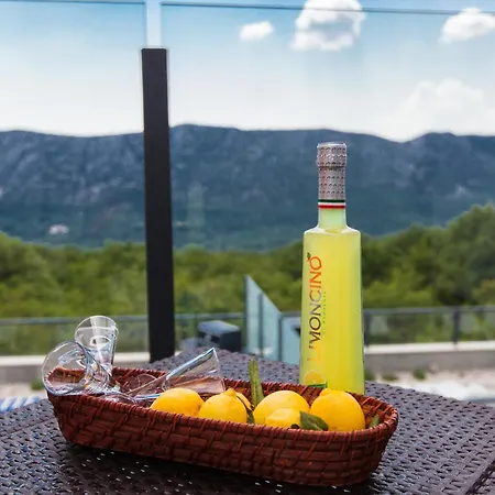 De Shery 1 Holiday home Antovo